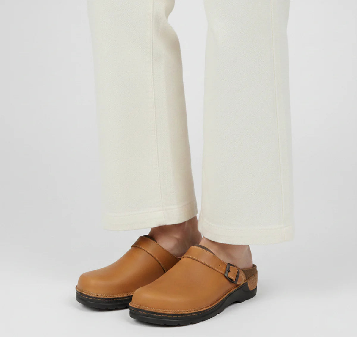 ECLAVA | Unisex Suede Closed‑Toe Clog Sandals
