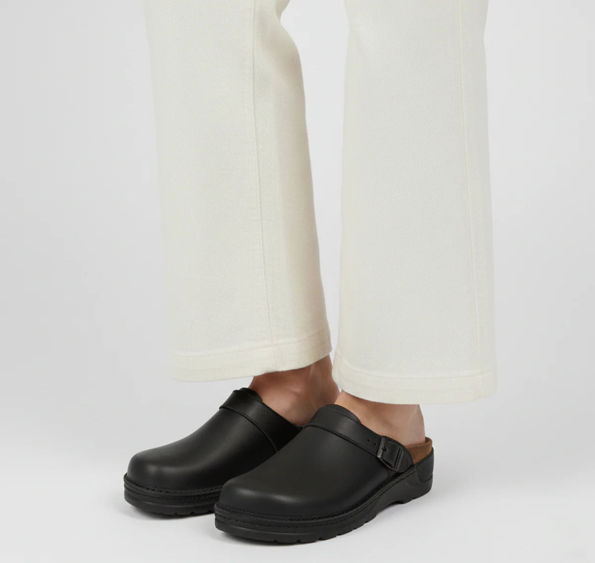 ECLAVA | Unisex Suede Closed‑Toe Clog Sandals