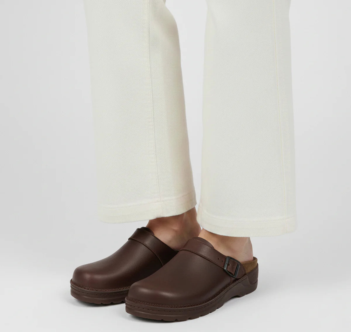 ECLAVA | Unisex Suede Closed‑Toe Clog Sandals